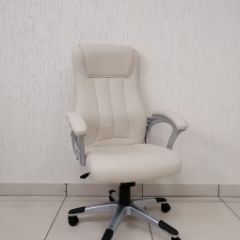 Кресло Barneo K-148 для руководителя (бежевая экокожа) в Нижнекамске - nizhnekamsk.mebel24.online | фото
